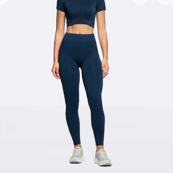 PROZIS • Peach Perfect Regular Waist Leggings Navy Blue • Size small • Worn Once - Picture 3 of 8